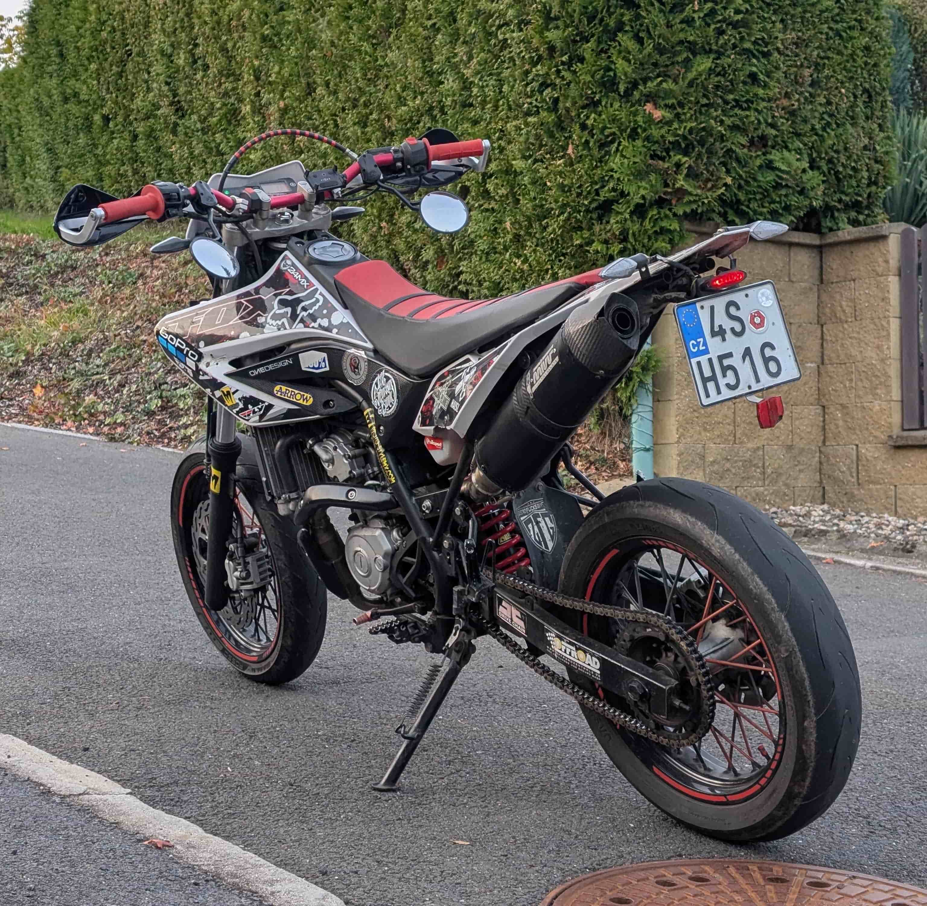 Fotka mé nejpoužívanější motorky Yamaha WRX 125